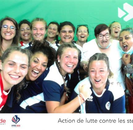INOUBLIABLE – Le foyer de Saint-Michel au milieu de l’équipe de France féminine de Rugby à XIII