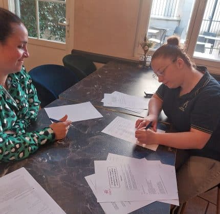 [SUCCESS STORY] Le parcours de Lydia : de l’ESAT jusqu’au CDI dans un restaurant ordinaire !