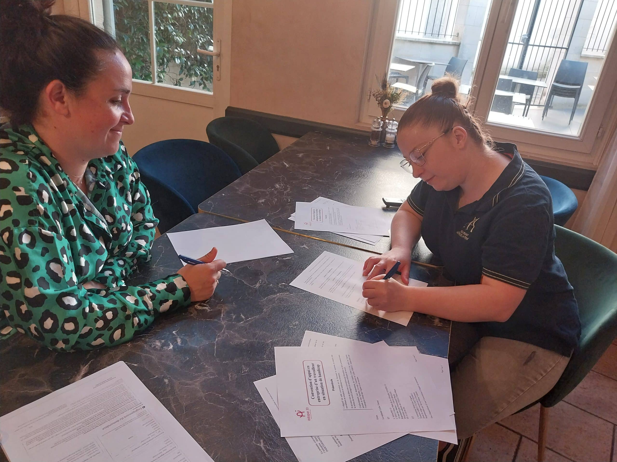 [SUCCESS STORY] Le parcours de Lydia : de l’ESAT jusqu’au CDI dans un restaurant ordinaire !