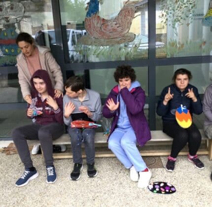 [PÂQUES] Une chasse aux œufs inclusive à Saint-Macaire : un moment de joie et de partage pour les jeunes de l’IME