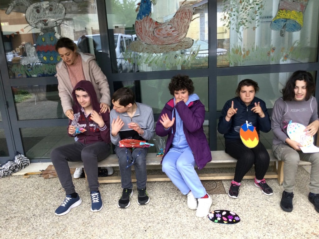 [PÂQUES] Une chasse aux œufs inclusive à Saint-Macaire : un moment de joie et de partage pour les jeunes de l’IME
