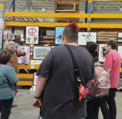 [INCLUSION] Les personnes accompagnées de la STP Métropole participent à l’exposition Banksy de Bordeaux !
