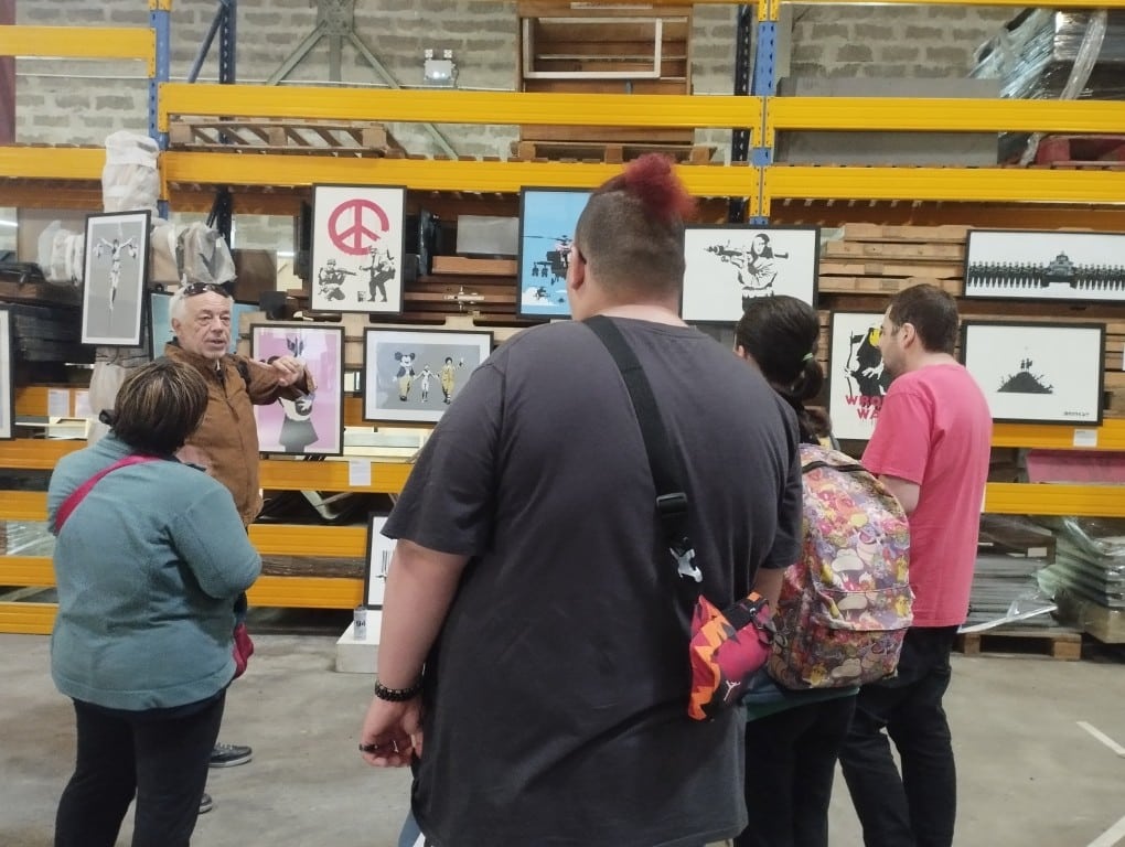 [INCLUSION] Les personnes accompagnées de la STP Métropole participent à l’exposition Banksy de Bordeaux !