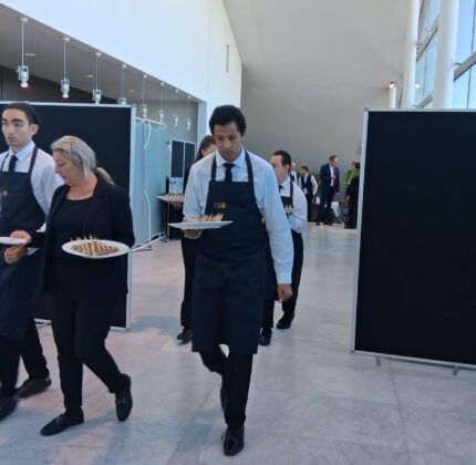 Une première immersion réussie avec le traiteur Lacoste pour les serveurs des ESAT de l’Adapei 33 Entreprise !